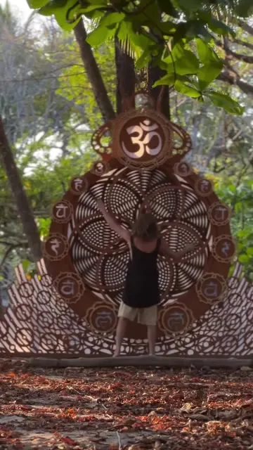 Atman · The Waves of Sound – Inspired by the interference of sound waves – the OM sound of creation meets the Seed of Life.