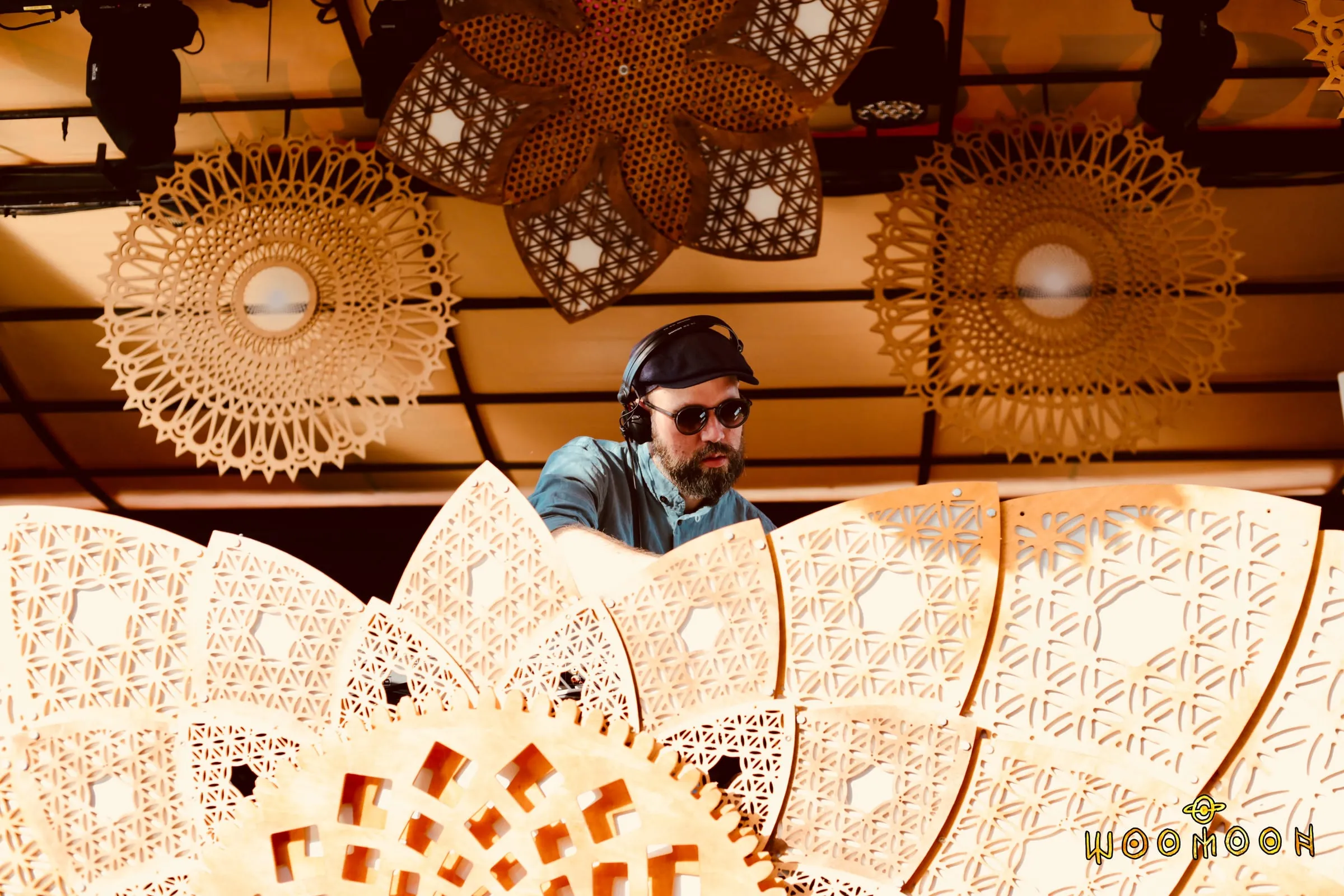 Woomoon – Wooden kinetic stage worlds for Woomoon × Cova Santa in Ibiza and Papaya Playa in Tulum – intricate geometry that turns into light at night.