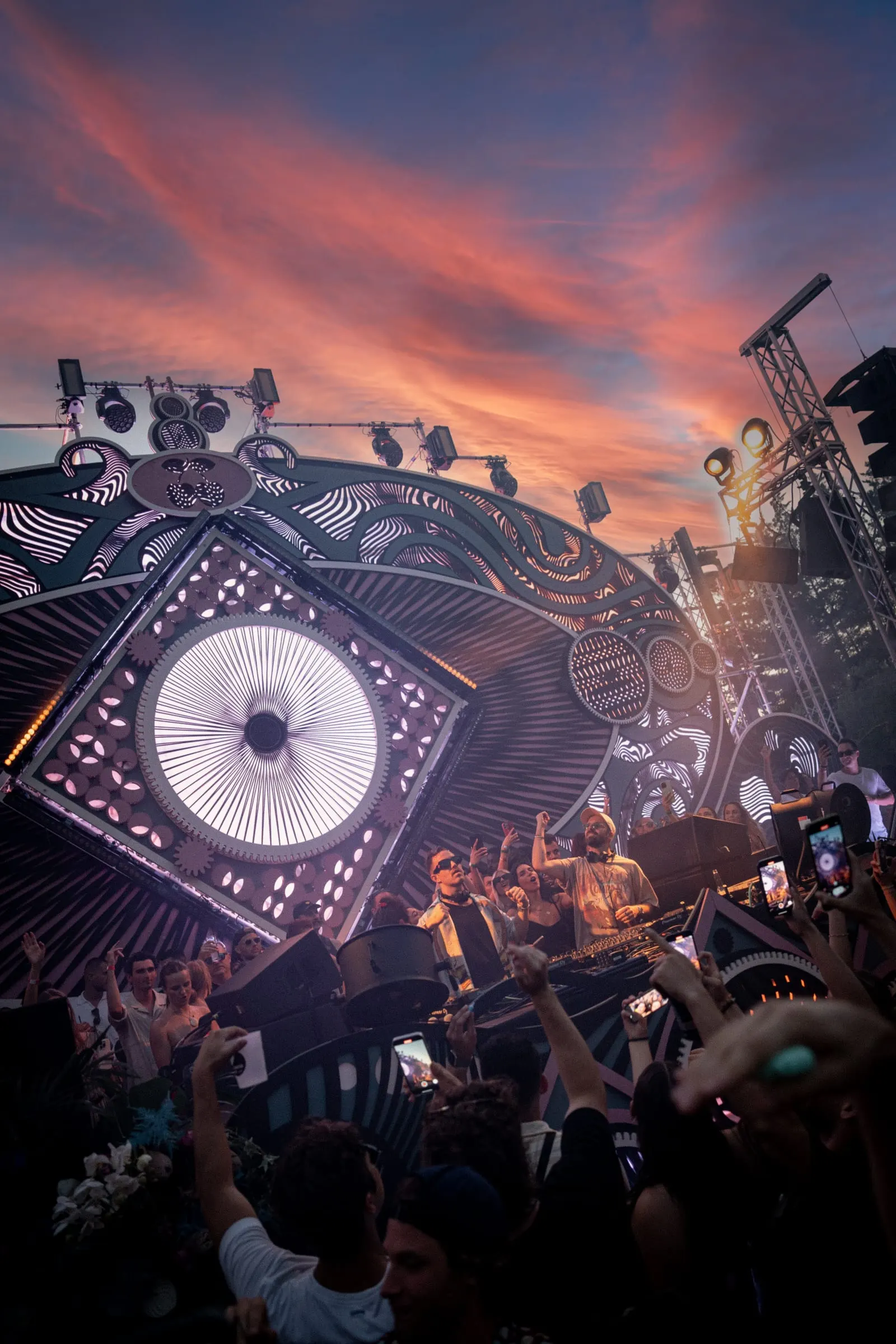 Pacha Ibiza – A kinetic stage for the legendary Pacha brand – hypnotic wave patterns and a giant moving eye.